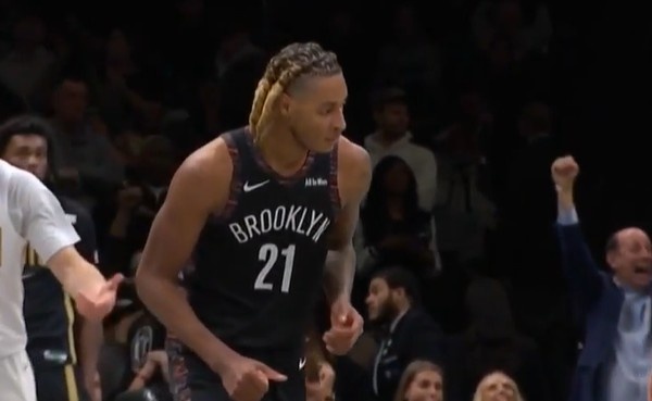 官方登录入口-关键一攻一防！克洛尼补防钉板大帽布朗 随后追身三分反超1分！