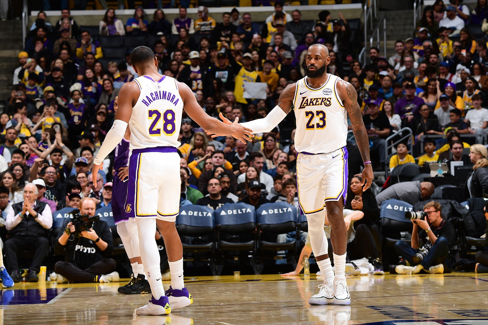 官方登录入口-八村塁：教练组专门找东詹沟通多传球 他们听进去了 篮球就该这样